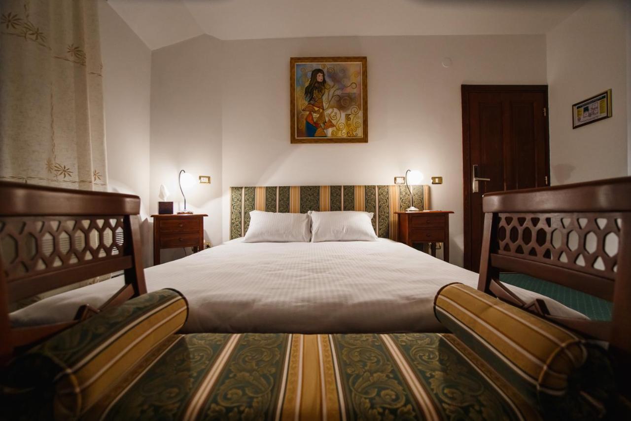 Casa 3 Guesthouse Oradea Exterior foto